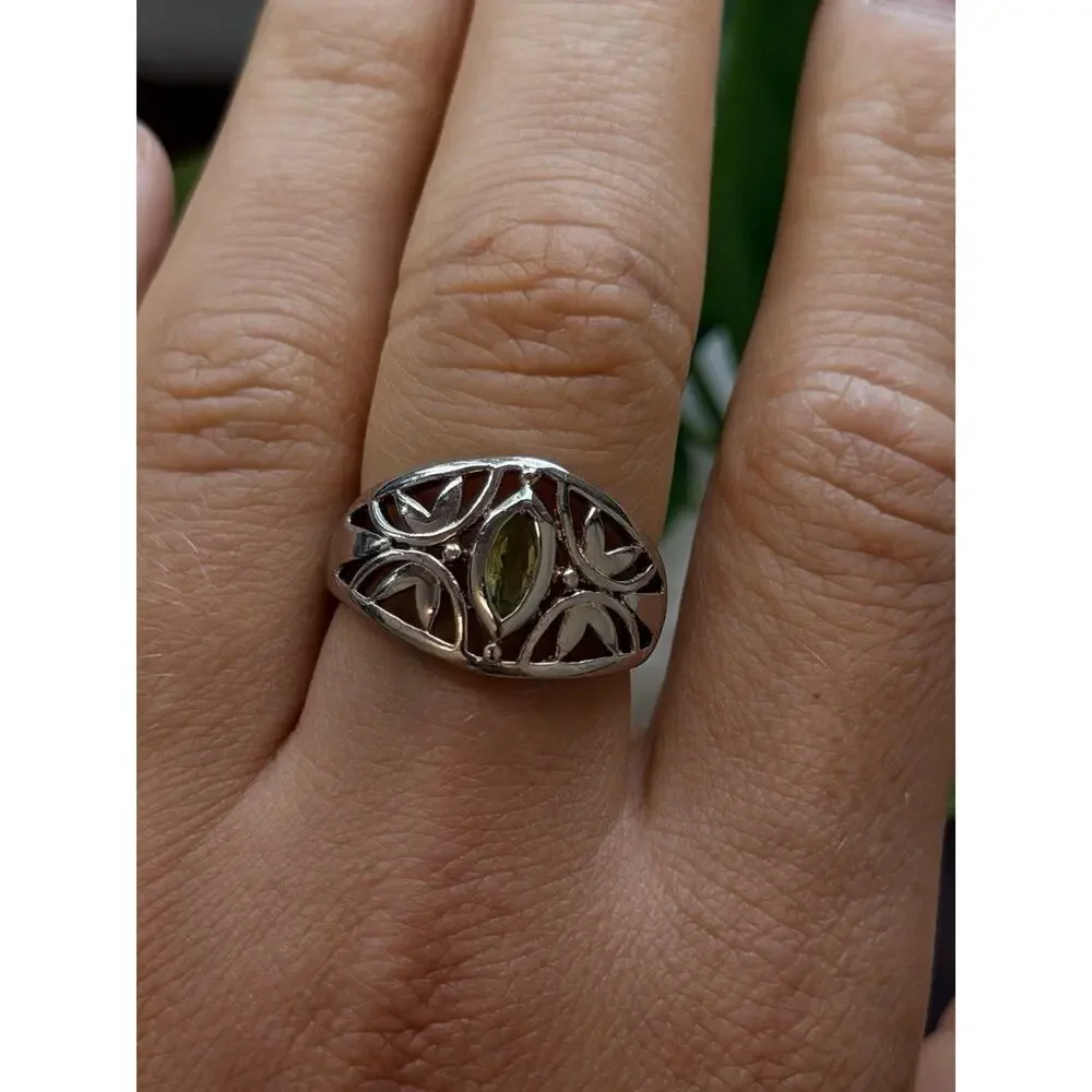 925 Sterling Silver Marquise Cut Peridot Art Nouveau Filigree Ring Size 8